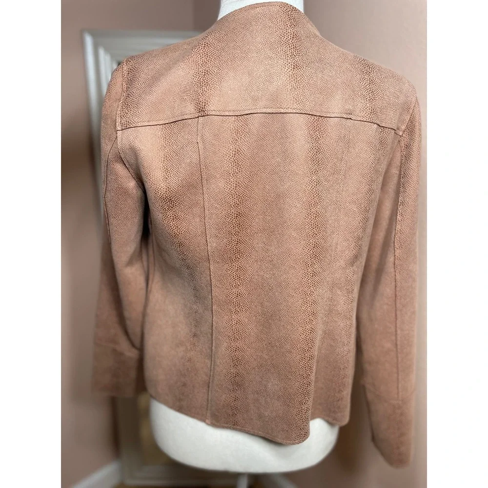 Chicos Faux Suede Snakeskin Embossed Snap Front Jacket Blush Tan Size 0 S 4/6 - Picture 10 of 10
